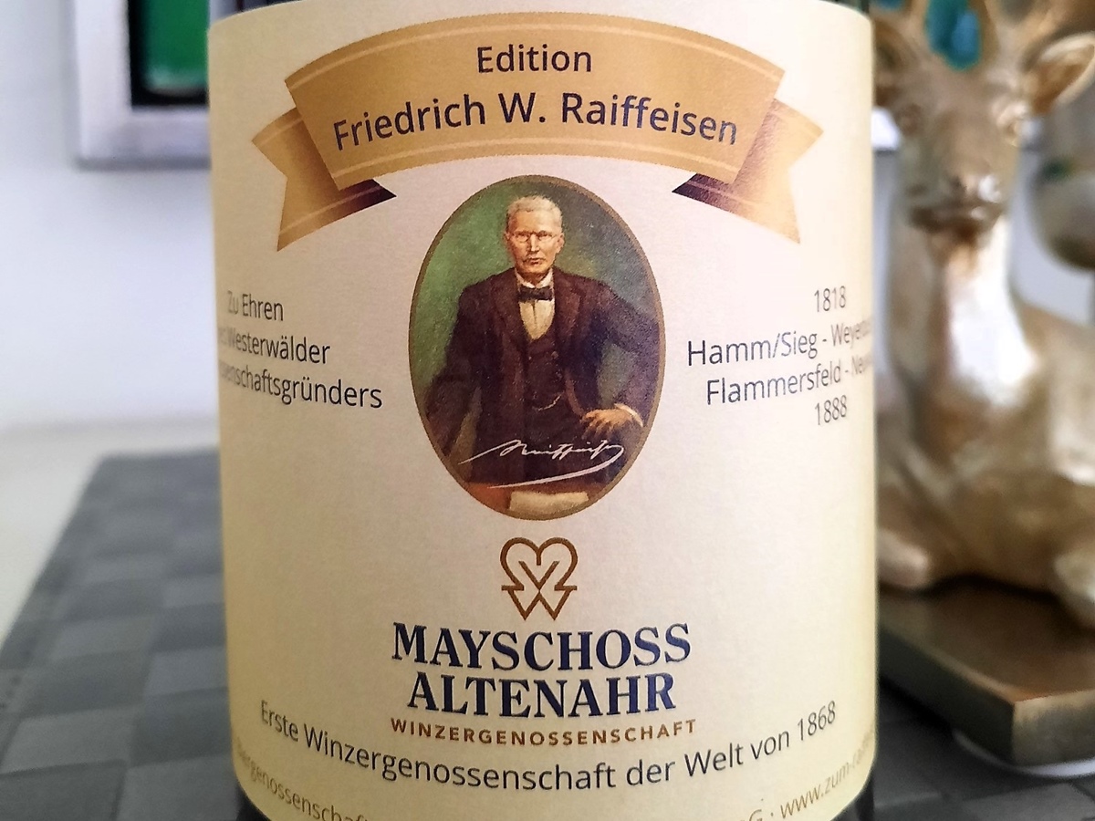 Vorgestellt und angeboten bei der Weinverkostung der ltesten Winzergenossenschaft der Welt in Flammersfeld wird auch die Wein-Edition Friedrich W. Raiffeisen. Ausgewhlte Weine wurden mit Raiffeisen-Etiketten versehen. Mit den Etiketten wird unter anderem an die "Raiffeisen