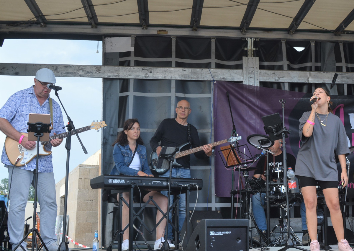 Die Band "Somesongs" bei ihrem Auftritt. (Foto: Wolfgang Rabsch)