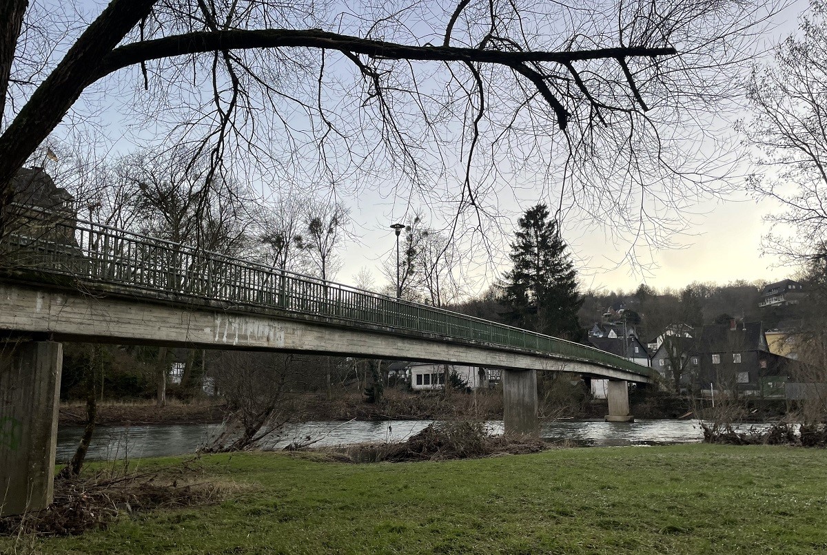 Mit der etwa ab Herbst anstehenden Erneuerung der Heubrcke wird Wissen ihren Beitrag zur Fertigstellung des Radweg Sieg getan haben. Zuvor erfolgt der Lckenschluss Pirzenthal - Wissen. (Foto: KathaBe)