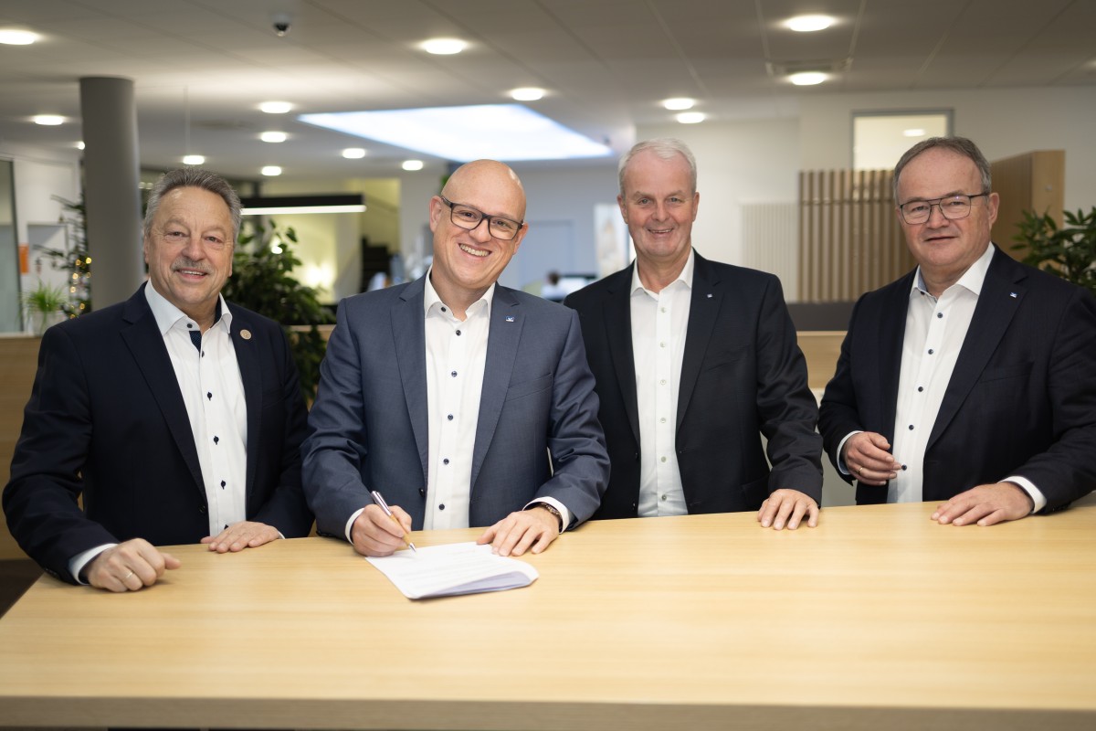 Von links: Aufsichtsratsvorsitzender Hans-Werner Breithausen, Dirk Asbeck,
Konrad Breul und Martin Leis. Foto: Franz-Josef Wertenbruch/Raiba Neustadt