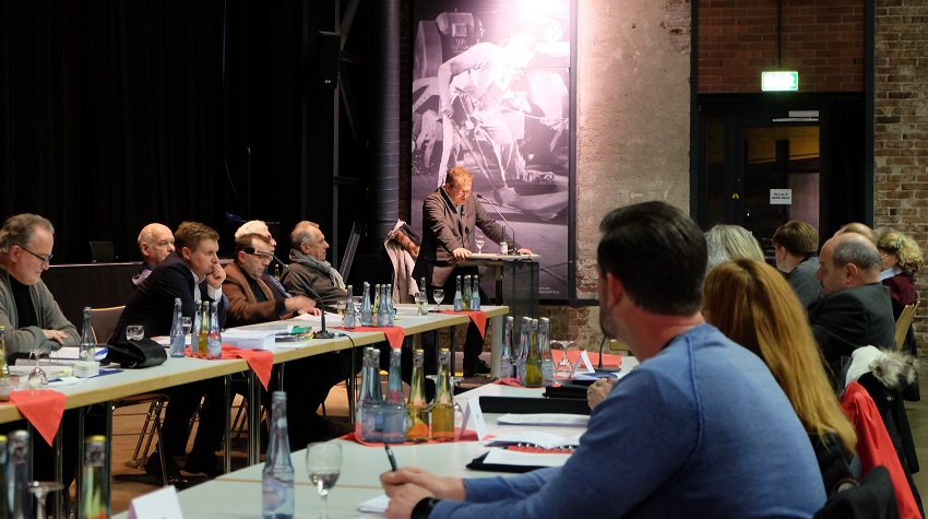 Stadtbrgermeister Berno Neuhoff whrend seiner Rede vor der Entscheidung ber das zuknftige Beitragssystem in Wissen (Fotos: KathaBe)