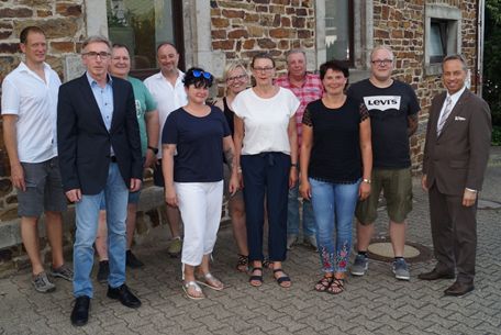 V. l.: Jens Grbner, Ulrich Schmidt (Broleitung der Verbandsgemeinde), Josef Pal, Bernd Allmann, Katja Lorenz-Horn, Tanja Grau, Marlies Beyer (Erste Beigeordnete), Eric Hannappel, Christine Klasen (Ortsbrgermeisterin), Tim Spesser (Beigeordneter) sowie Michael Merz (Brgermeister der Verbandsgemeinde). Foto: privat