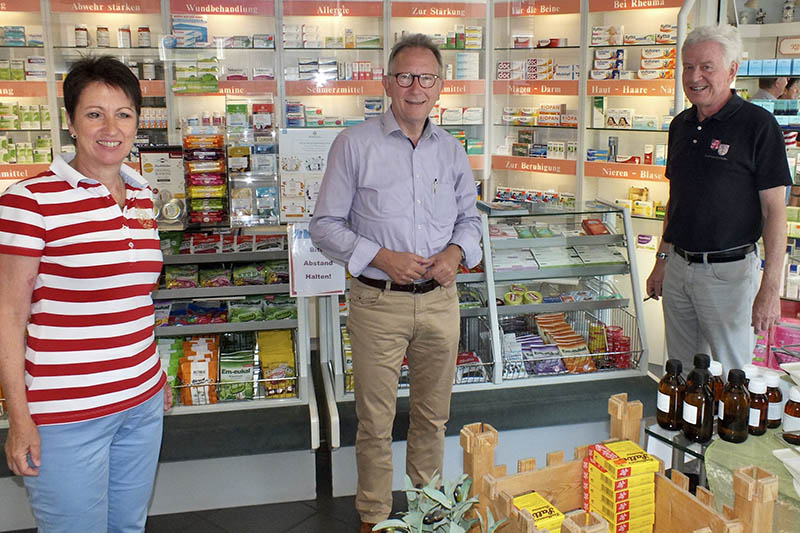 Haben den Fortbestand der Vor-Ort-Apotheken im Fokus: Ruth Solbach, Erwin Rddel und Michael Solbach.  (Foto: Reinhard Vanderfuhr / Bro Rddel)