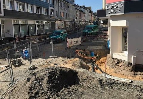 Die Arbeiten in der Wissener Rathausstrae gehen weiter. (Foto: <a href=https://www.facebook.com/photo.php?fbid=280200636963122&set=pb.100049195633403.-2207520000..&type=3 target=_blank>Citymanagement Wissen/Facebook</a>)