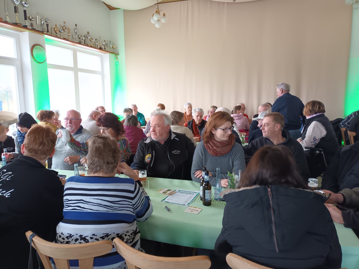 Das Sportlerheim war bis auf den letzten Platz gefllt. (Fotos: Ulrike Puderbach)