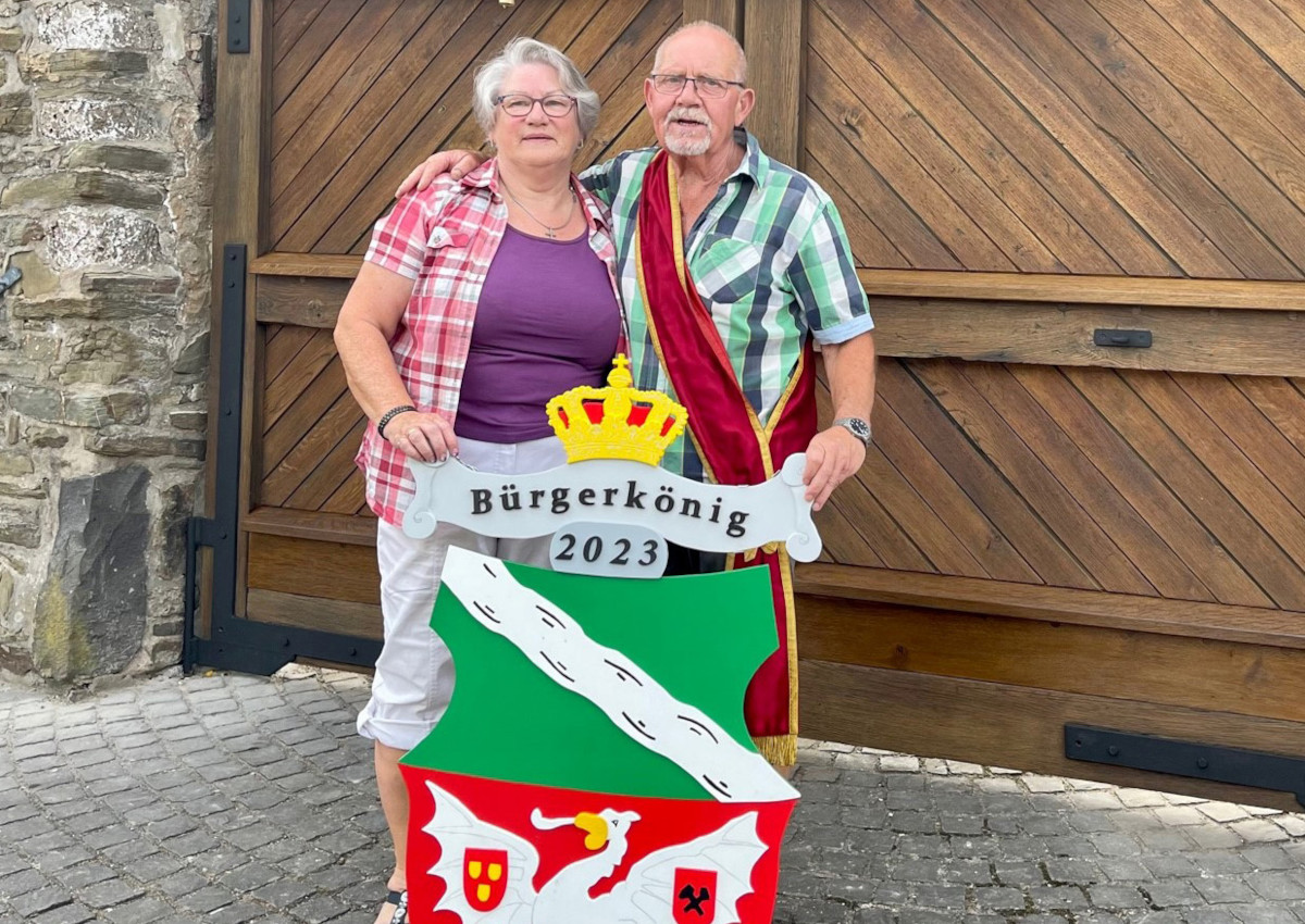 Spannung beim Knigsschieen in Rheinbreitbach: Der Brgerknig 2023 heit Wolfgang Herdler