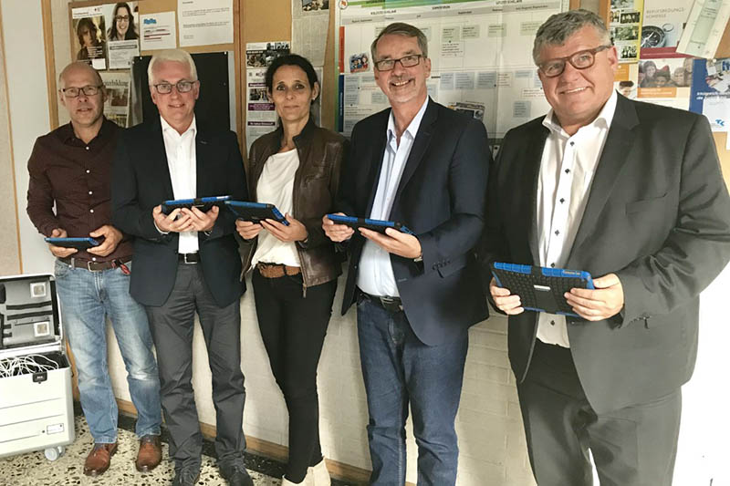 Digitalisierung in den Schulen  Sven Lefkowitz zu Gast in Puderbach