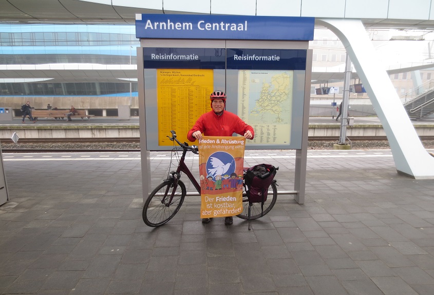 Von Emmerich fuhr Hermann  Reeh ber Njimwegen nach Arnheim. Zwischen Njimwegen und Arnheim benutzte er die Fahrradstrae (nur fr Fahrrder) die beide Orte verbindet. (Fotos: privat)