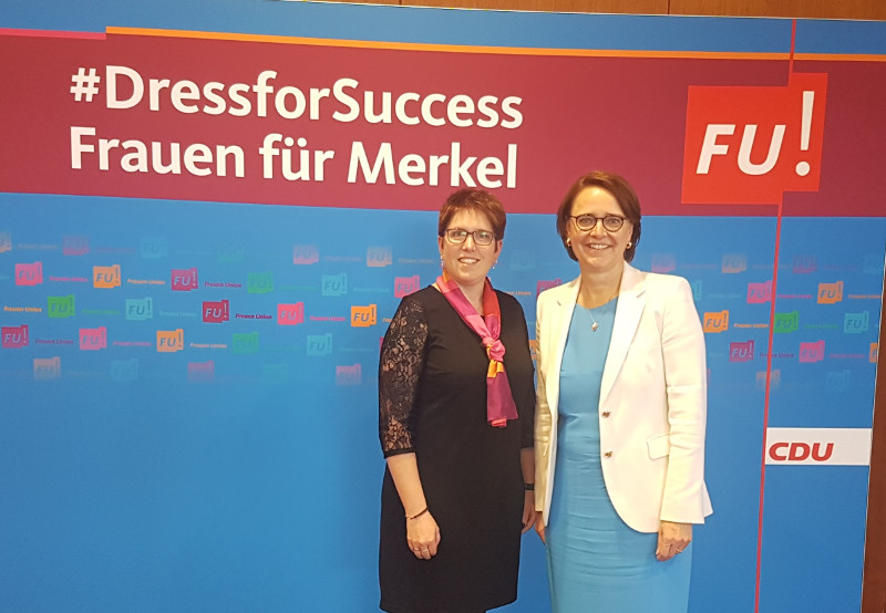 Jessica Weller (links) und die FU-Bundesvorsitzende Annette Widmann-Mauz (rechts) Foto: Privat
