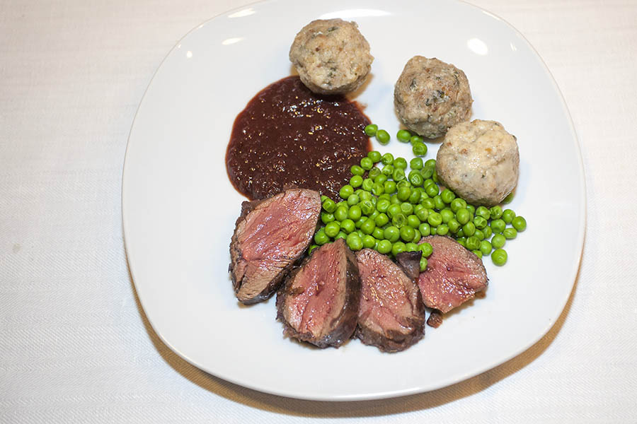 Westerwlder Rezepte: Rehrcken mit Gewrzklen und Erbsen