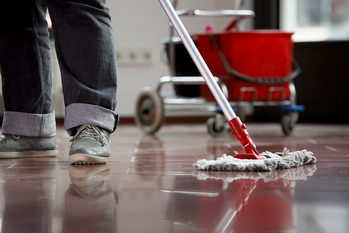 In der Reinigungsbranche sind befristete Stellen stark verbreitet  und werden fr die Betroffenen oft zur Falle. Die IG BAU fordert ein Gesetz zu ihrer Eindmmung. Foto: IG BAU