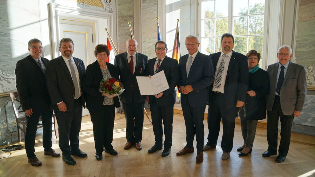 Landesverdienstmedaille an Helmut Reith verliehen