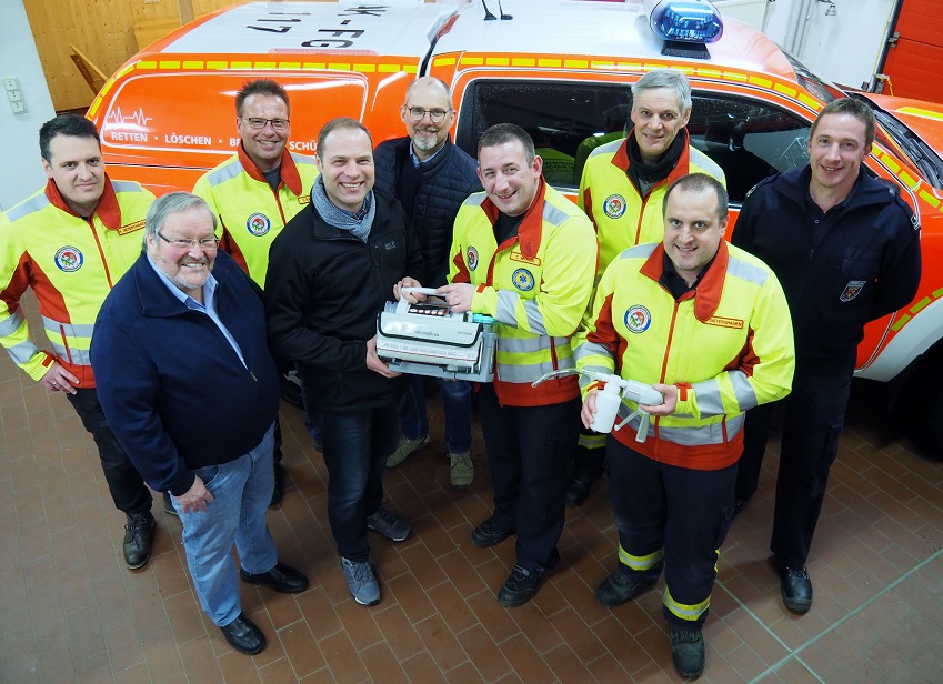 Die First-Responder-Gruppe freut sich ber ihr neues Absauggert. (Foto: Feuerwehr Friesenhagen)