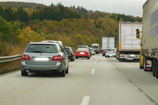 Keine Rettungsgasse gebildet  jetzt Bugeld ab 200 Euro