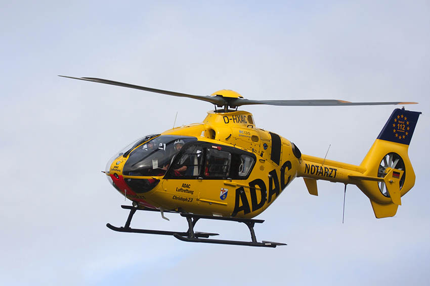 Ein Rettungshubschrauber brachte den schwer verletzten Mann in eine Klinik. Symbolfoto