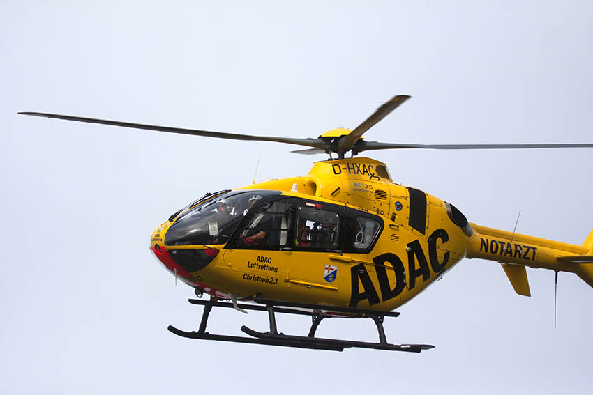 Der Unfallverursacher musste mit dem Rettungshubschrauber in die Klinik geflogen werden. Symbolfoto