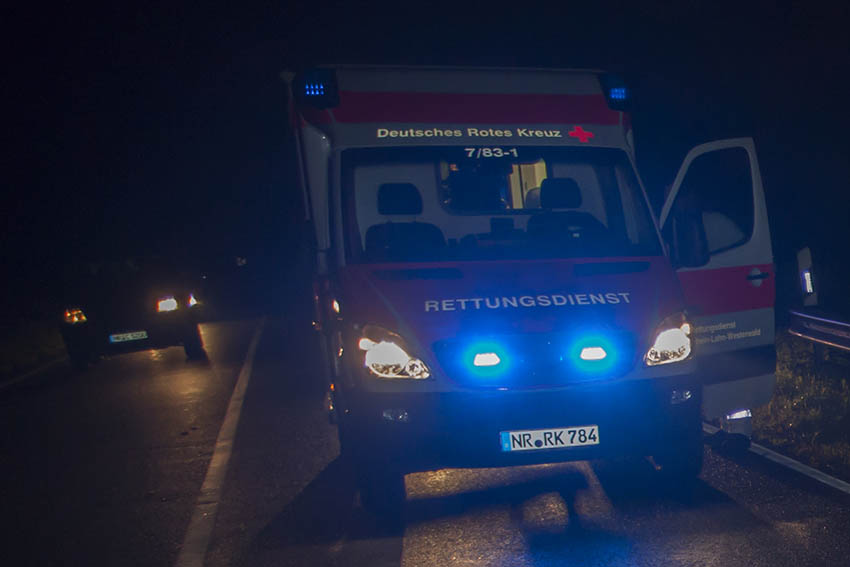 A 3: PKW fhrt ungebremst auf Sattelzug auf