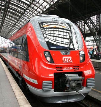 Premierenfahrt des neuen Rhein-Sieg-Express (RSX), die neuen Talent 2-Zge lsen jetzt die Doppelstock-Wagen auf der Linie Aachen-Kln-Siegen ab. Foto: DB 