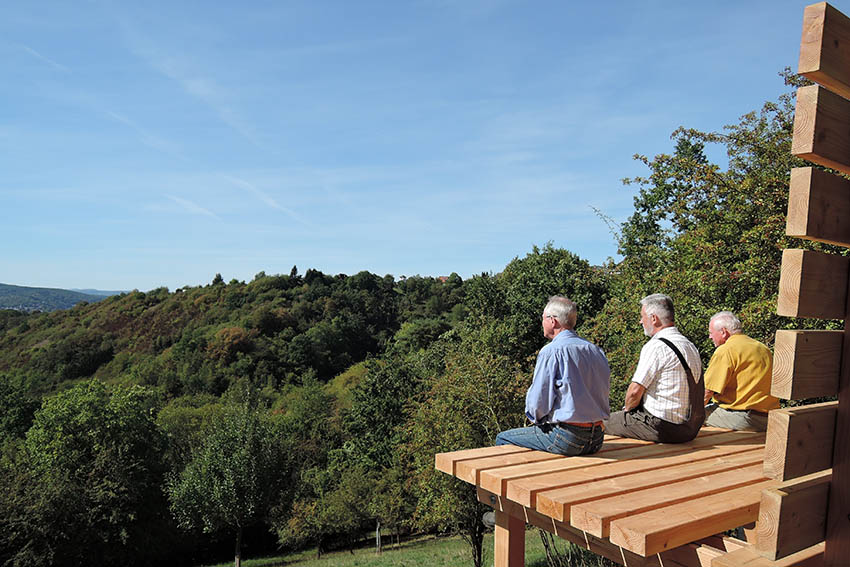 Eines der Brgerprojekte aus dem Jahr 2018: Die Leubsdorfer Riesen-Aussichtsbank. Foto: entra Regionalentwicklung GmbH