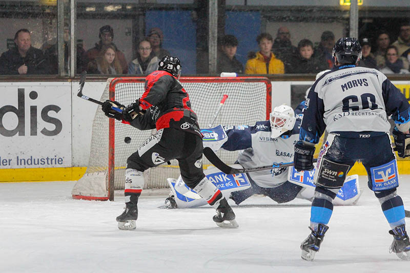 Kevin Lavallee beim Treffer zum 1:0. Foto: fischkoppMedien