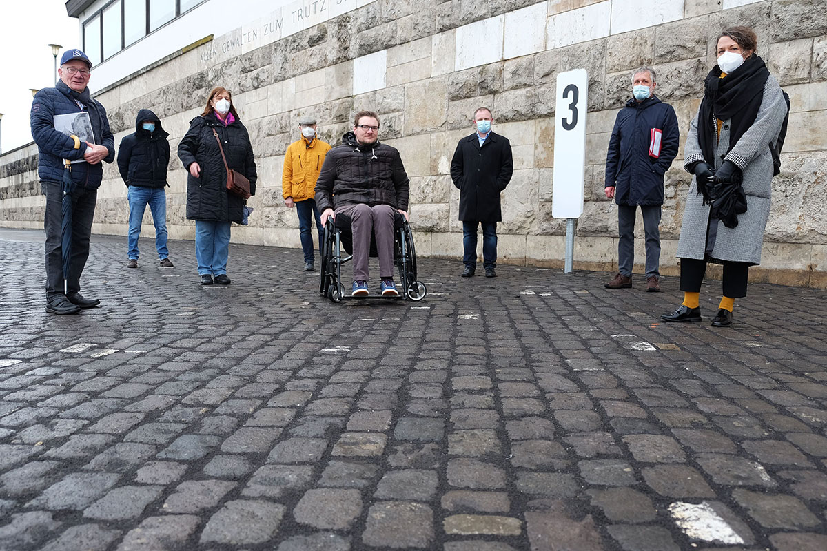Rollstuhlfahrer: Deichuferpromenade hat Tcken