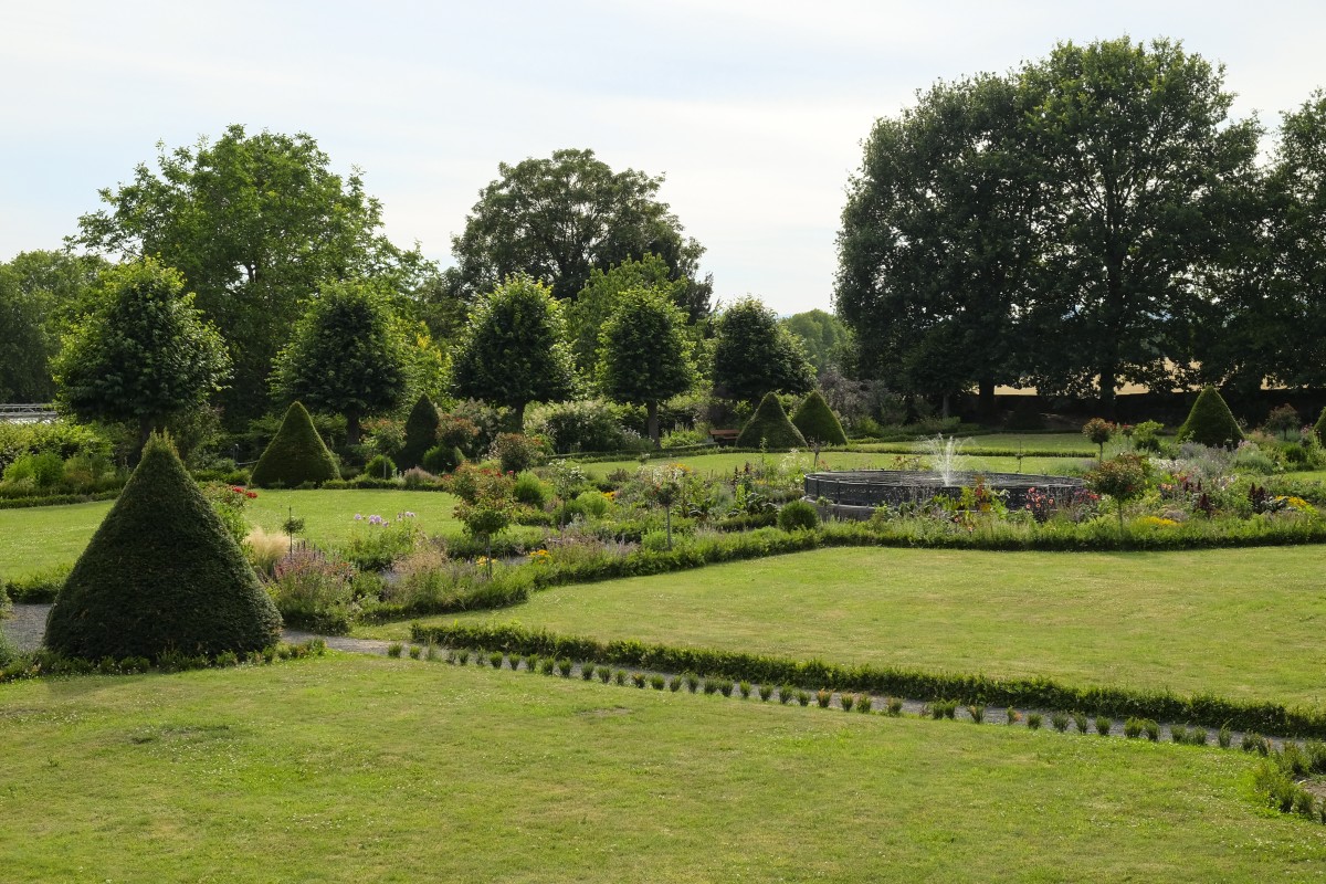 Der Garten der Abtei Rommersdorf ist eines der Ziele der Stadtfhrungen der Tourist-Information Neuwied im Sptsommer. (Foto: Maxie Meier)