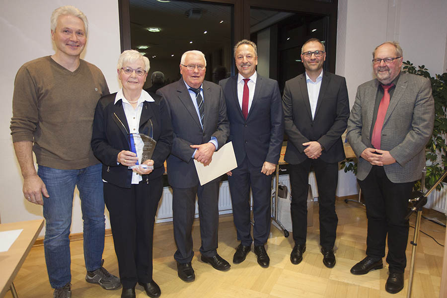 Die Familie Hessler wurde mit dem Ehrenamtspreis der Verbandsgemeinde Rengsdorf-Waldbreitbach ausgezeichnet. Foto: Wolfgang Tischler