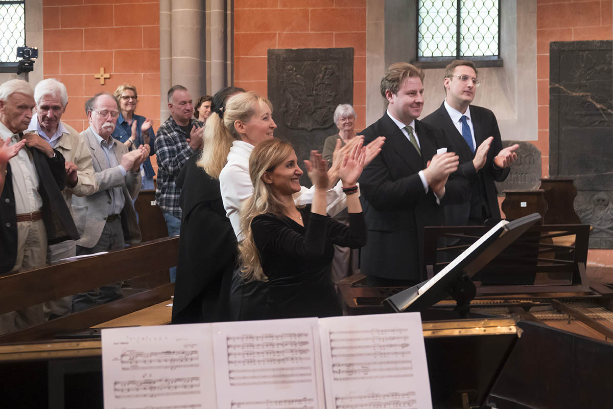 Applaus der Solisten f�r den Chor. Fotos: Wolfgang Tischler