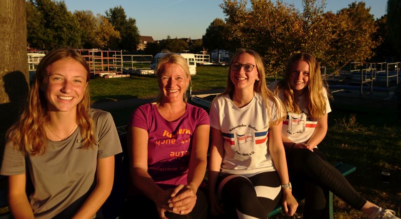 Wanderfahrtsteilnehmer von links nach rechts: Julia Hardt, Birgit Odrosek, Antonia Boden, Annika Schuth. Fotos: privat