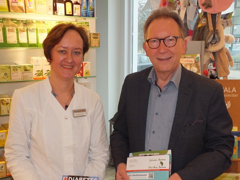 Austausch ber die Zukunft der Vor-Ort-Apotheken zwischen Claudia Henke und Erwin Rddel. (Foto: Reinhard Vanderfuhr/Bro Rddel)