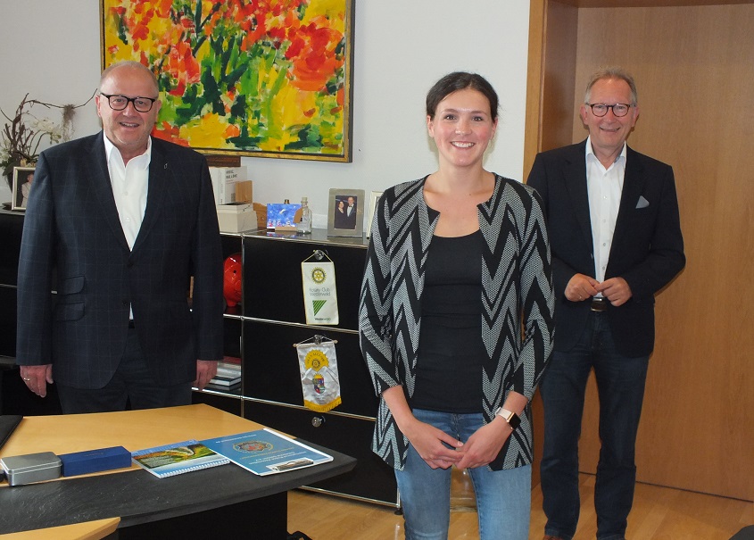 Freude ber den Bundesanschub fr Breitband- und Glasfaserausbau im Landkreis Altenkirchen bei Landrat Dr. Peter Enders, Laura Tiefenthal und MdB Erwin Rddel.
(Foto: Reinhard Vanderfuhr / Bro Rddel)