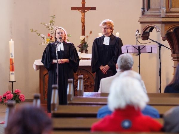 Pfarrerin Anna Meschonat und Pfarrer Maurice Meschonat verabschieden sich aus Montabaur. (Foto: Peter Bonnard)