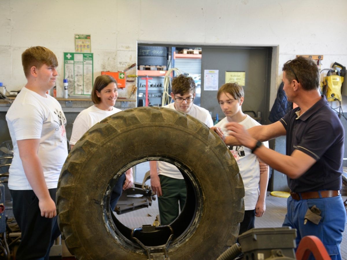 Hnde hoch frs Handwerk: Der Staffelstab zeigt berregional Wirkung