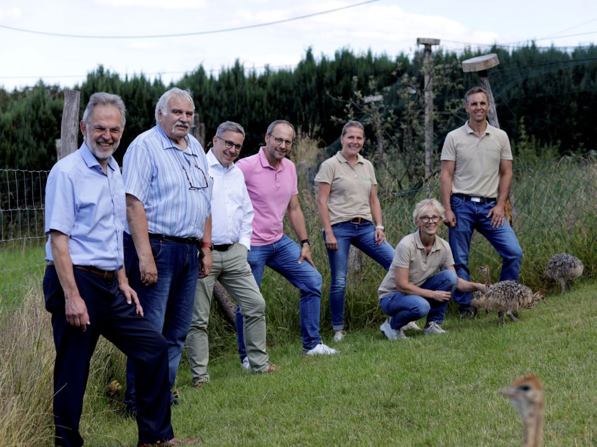 v.l.n.r.: Andreas Heidrich, Artur Schneider, Karsten Lucke, Janosch Becker, Wencke Wengenroth, Christa Fandel (knieend) und Uli Wengenroth. (Foto: Doris Kohlhas)
