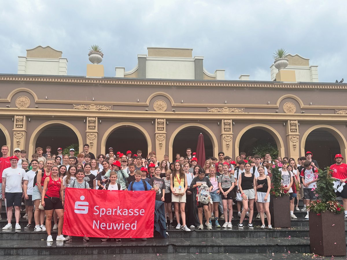 Knapp 180 Jugendliche machten sich mit dem Sparkassenclub auf den Weg ins Phantasialand. (Foto: Sparkasse)