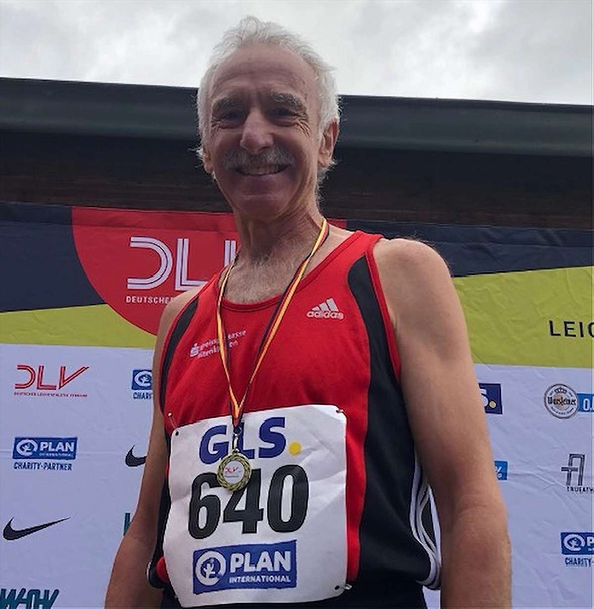 Nach 60 Jahren ununterbrochener, aktiver Leichtathletik hat Franz Josef Schmidt vom VfB Wissen in Erding ein weiteres sportliches Ziel erreicht: Er errang seinen 50. Deutschen Meistertitel. (Foto: LG Sieg)