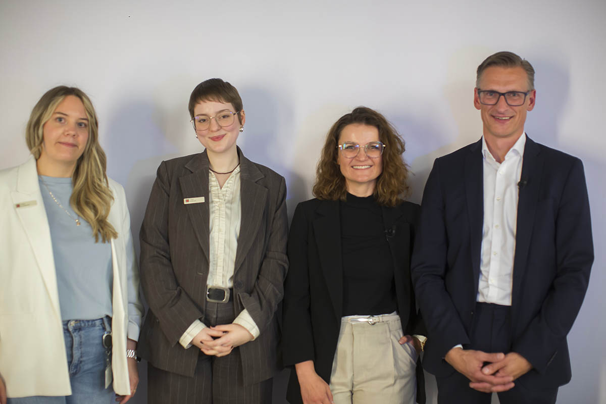 Von links: Anke Krumbach, Jana Bobisch, Anna Reimann und Tino Wilhelm. Fotos: Helmi Tischler-Venter