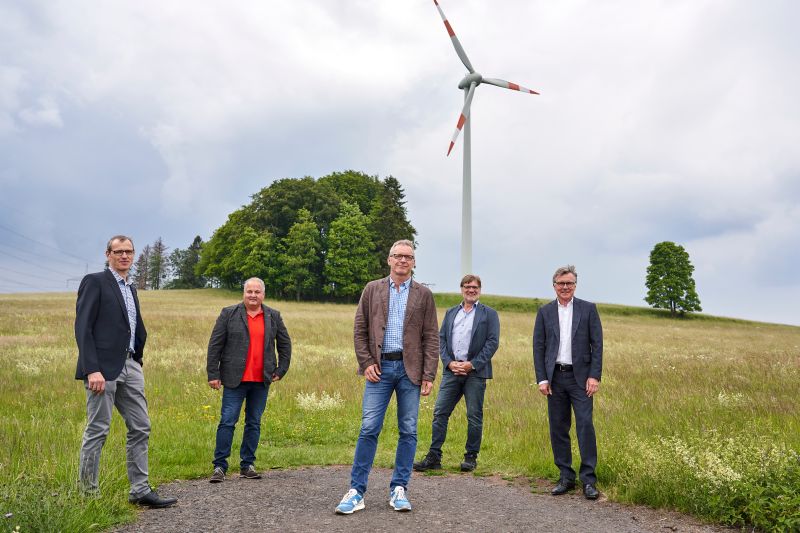 V.l.: Norbert Stickel, evm, Frank Mallm, enm, SOPREMA Geschftsfhrer Winfried Traub,
Thomas Knig, SOPREMA Werks- und Standortleiter, evm Vertriebsvorstand Bernd Wieczorek.
Foto: Sascha Ditscher/evm