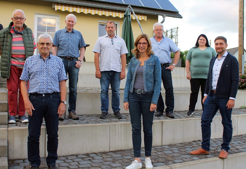 Ein Teil des Vorstandes des Hammer SPD Ortsvereines mit Ministerin Sabine Btzing-Lichtenthler und dem SPD Landtagskandidaten Matthias Gibhardt (rechts). Auf dem Bild fehlen stellvertretender Vorsitzender Philip Schimkat und Beisitzer Rolf-Dieter Rtzel. (Foto: SPD Ortsverein Hamm/Sieg)