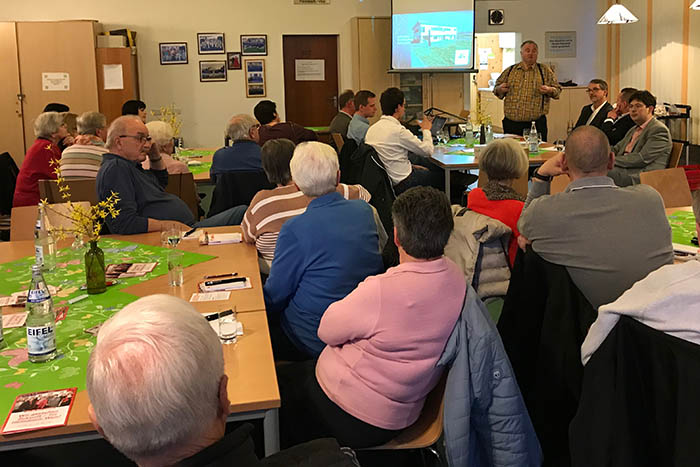 Groes Interesse und viele Besucher: 60 Minuten lang tauschten sich die SPD-Vertreter, fachliche Ansprechpartner und die interessierten Brger im Dialog gemeinsam aus. Foto: SPD