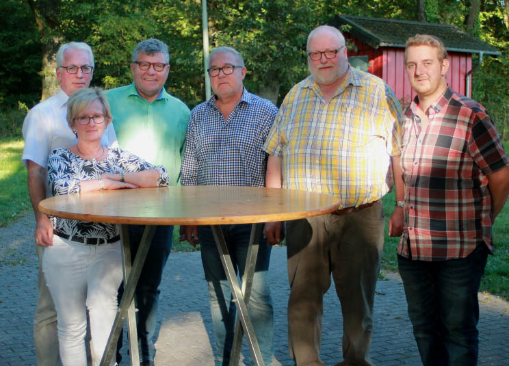 Volker Mendel (links) mit Ehefrau Dorothee wurde einstimmig als Kandidat fr die kommende Brgermeisterwahl nominiert. Foto: SPD