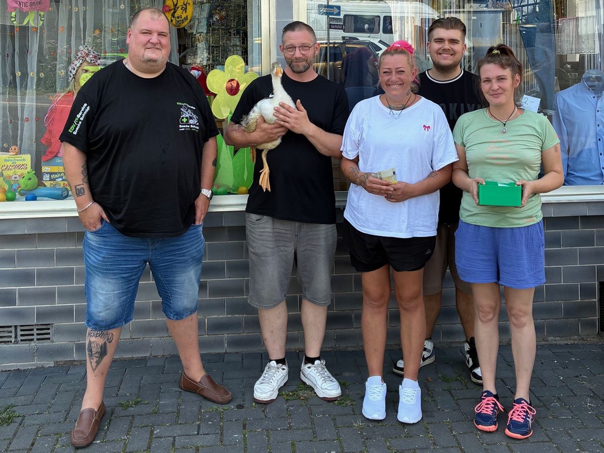Von links nach rechts: Sascha Schmidt, Michael Spang (mit Gnserich Charly) (Lebenshof Elsa), Dajana Hanne (Lebenshof Elsa), Joshua Hanne (Lebenshof Elsa) und Thea Brack (TeeHaus Hamm/Sieg). (Foto: Jana Richartz)