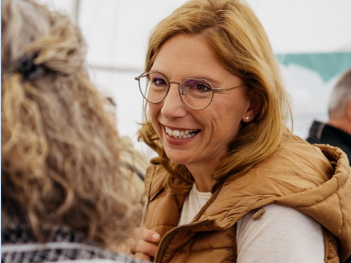 Das Format "Sabines Stammtisch" findet am 21. August in Herdorf statt. (Foto: Veranstalter)