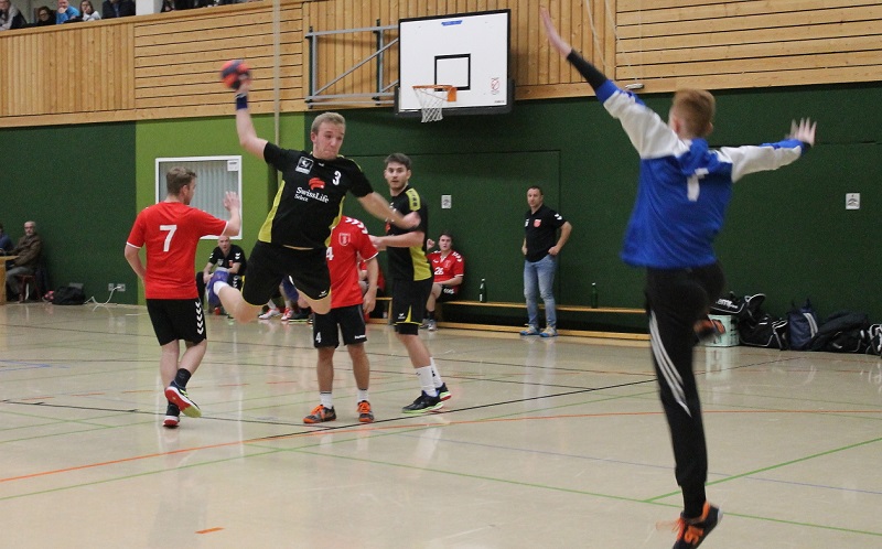 Niklas Scholz erzielte beim umkmpften Heimsieg gegen Oberlahnstein sein erstes Tor fr die SSV-Herren. (Fotos: SSV95 Wissen)