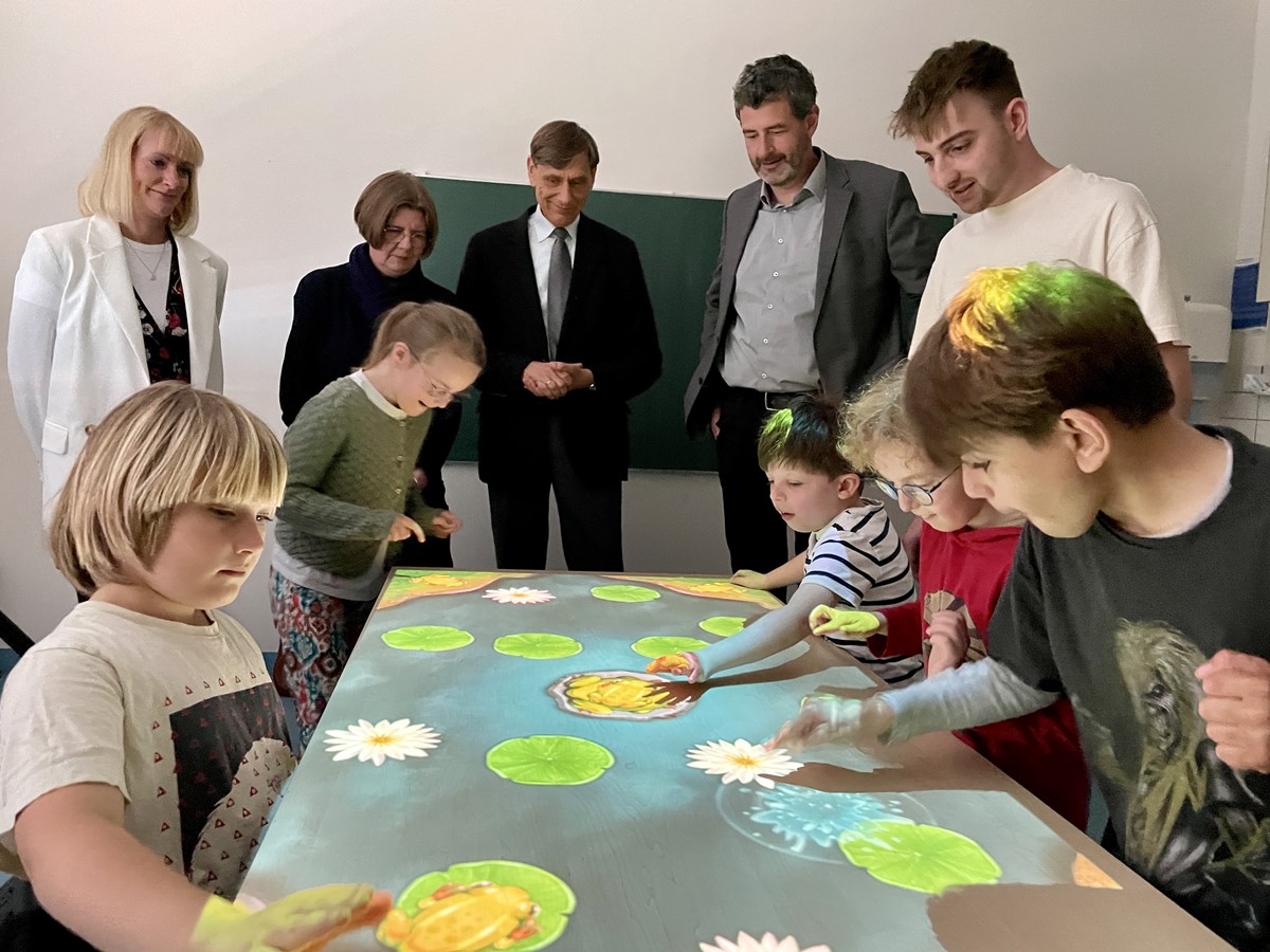 Wie von Zauberhand: Christian-Herzog-Schule profitiert von interaktiver Innovation
