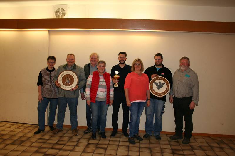 Die Preistrger: Birgitt Flemmer, Rdiger Flemmer, Jupp und Marlene Grevener, Alexander Roth, Knigin Rosi Euteneuer, Torsten Griffel und Heinz-Werner Fassel. (Fotos: Verein)