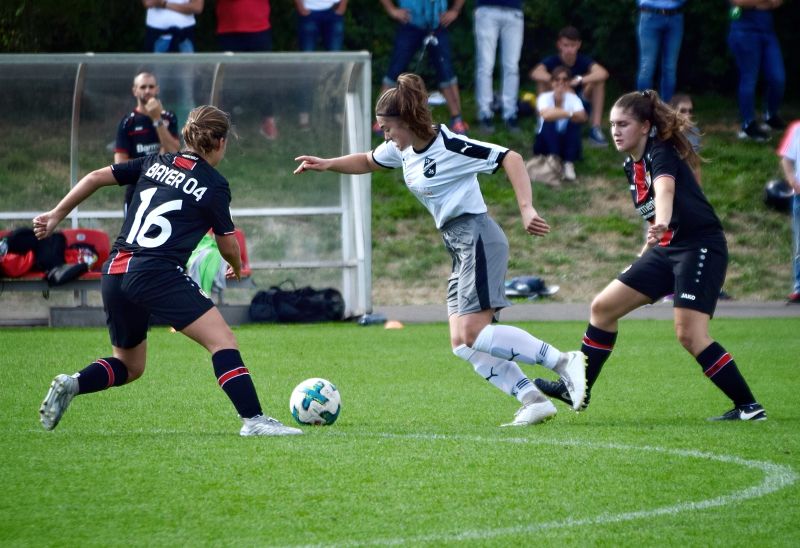 SV Rengsdorf gegen Bayer 04. Fotos: SVR