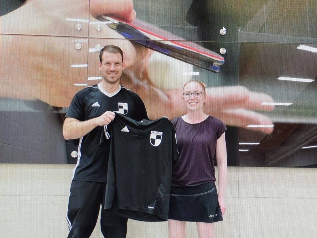 Katharinen Schlangen (re.) und Abteilungsleiter Tischtennis Alexander Ptz freuen sich auf die neue Saisin. (Foto: SV Windhagen/Ptz)