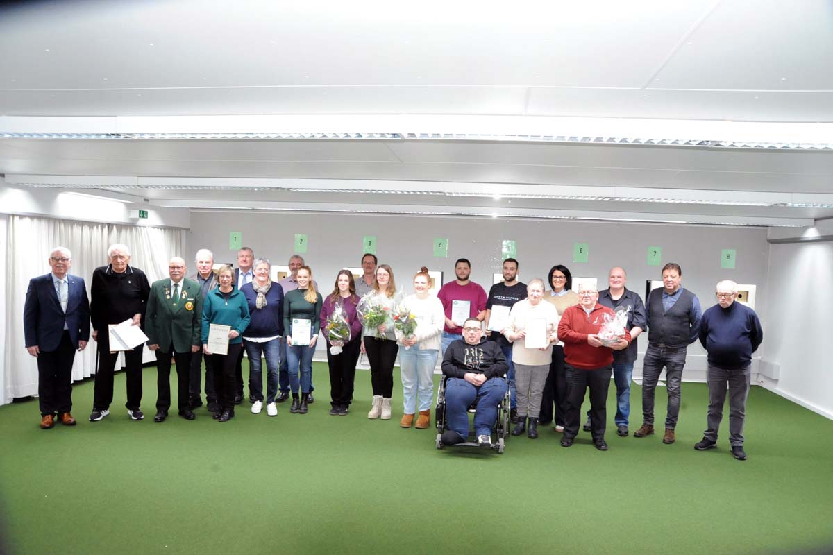 Alle Geehrten stellten sich zum Gruppenbild (Bilder: kk�)