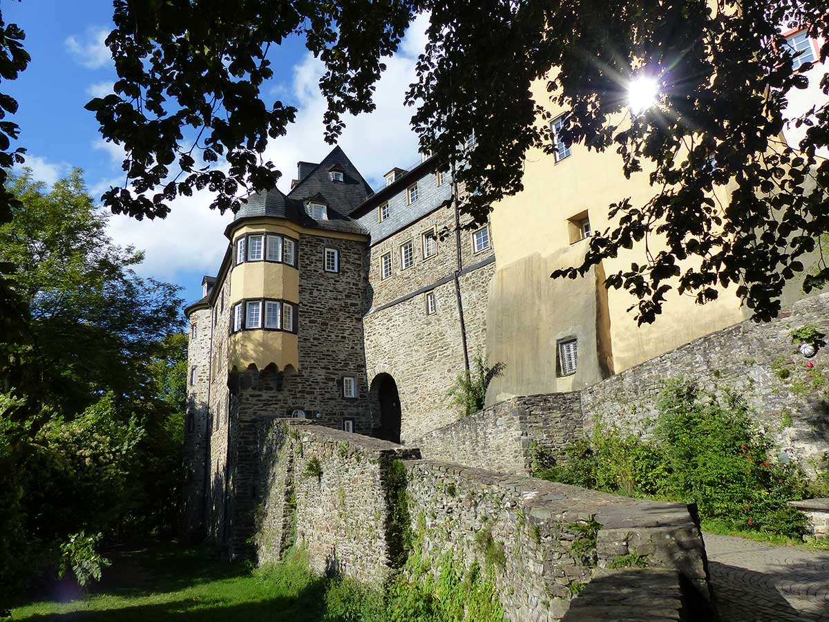 Die frühmittelalterliche Höhenburg Burg Freusburg bei Kirchen